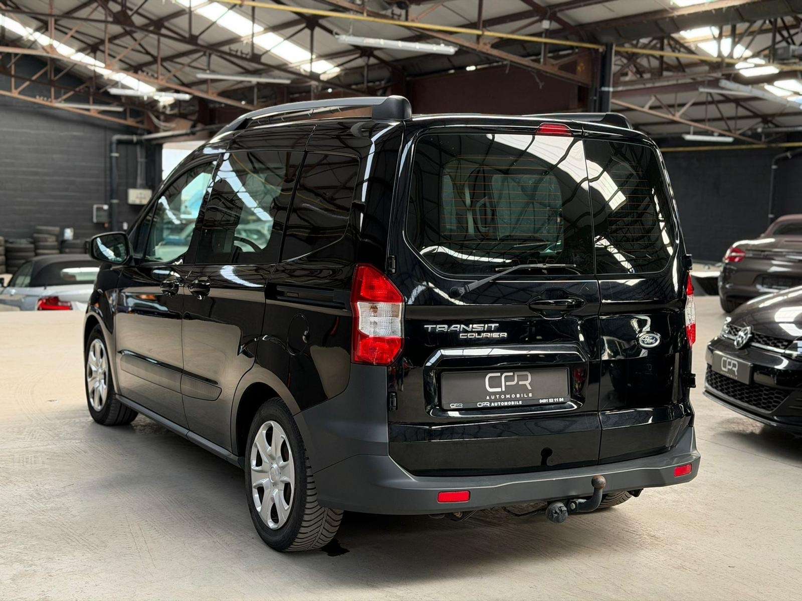 Ford Transit Courier 1.0 i * 5 PLACES * CLIM * ATT REMORQUE * GARANTIE