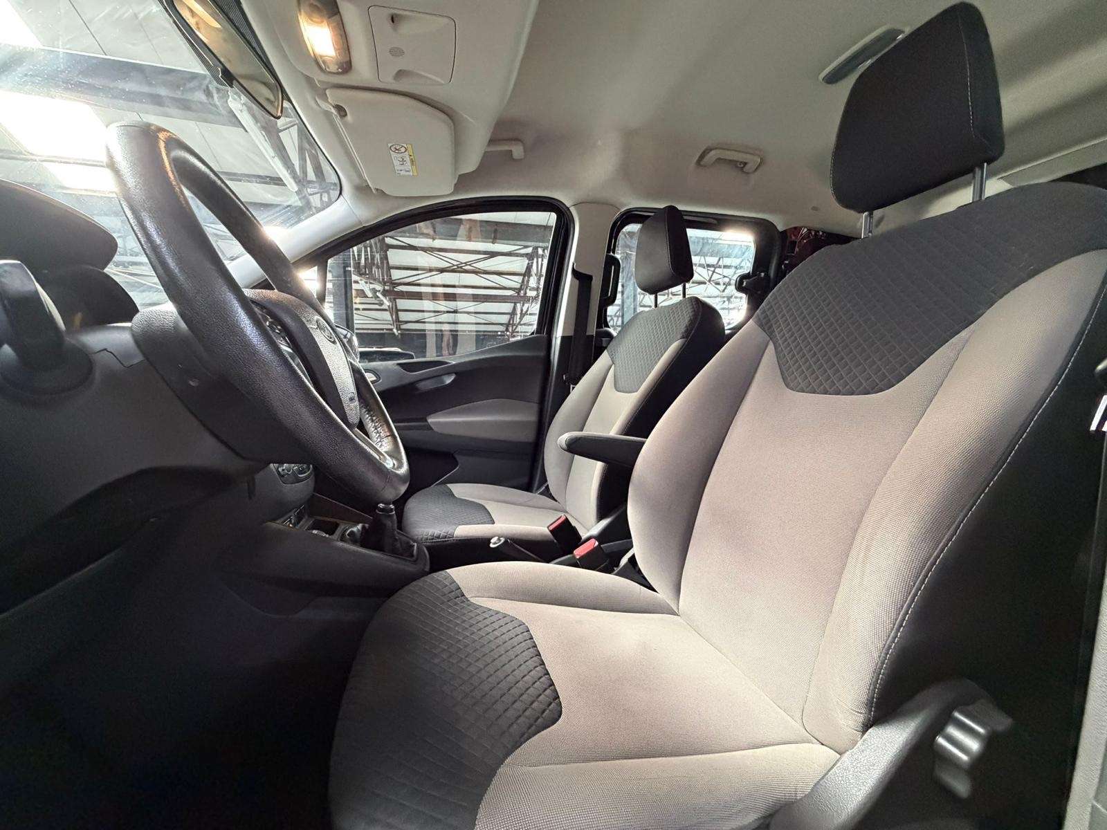 Ford Transit Courier 1.0 i * 5 PLACES * CLIM * ATT REMORQUE * GARANTIE