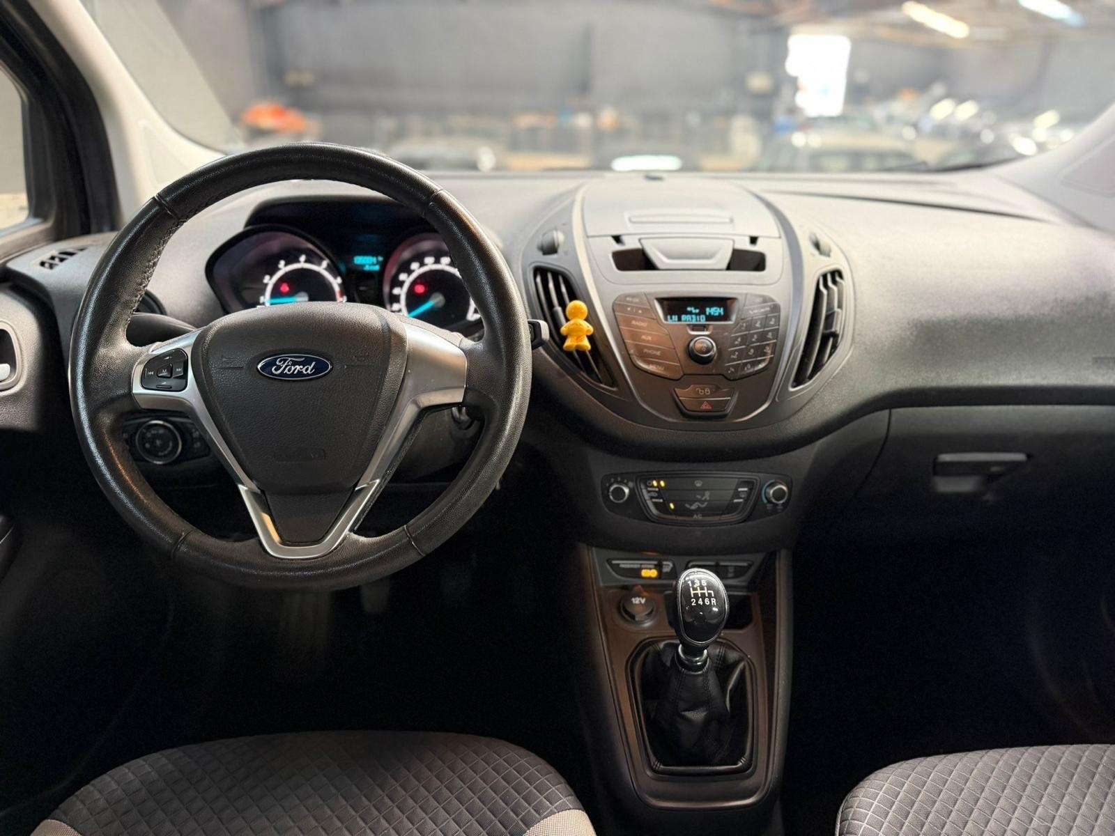 Ford Transit Courier 1.0 i * 5 PLACES * CLIM * ATT REMORQUE * GARANTIE
