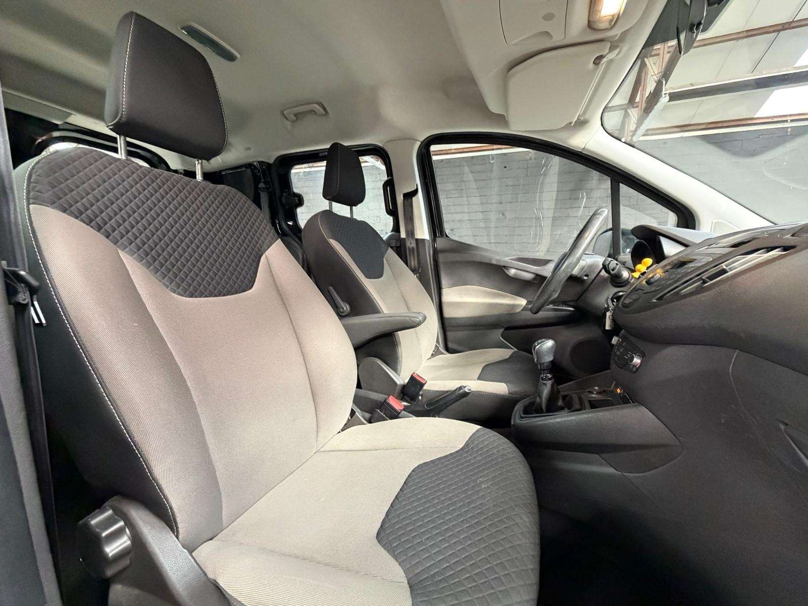 Ford Transit Courier 1.0 i * 5 PLACES * CLIM * ATT REMORQUE * GARANTIE