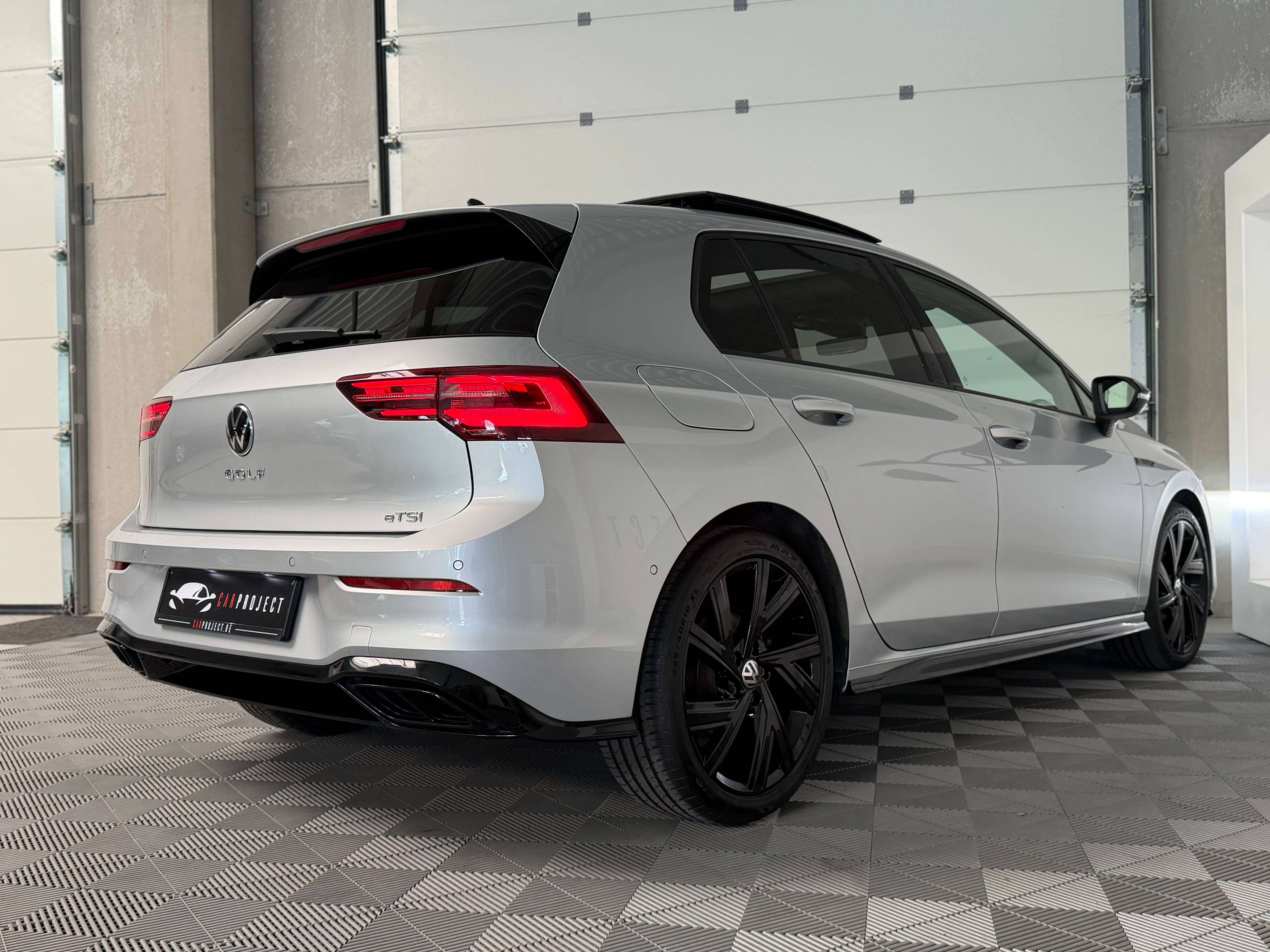 Volkswagen Golf 1.5 eTSI R-Line DSG, Toit Ouvrant, Car-Play, Camera de recul