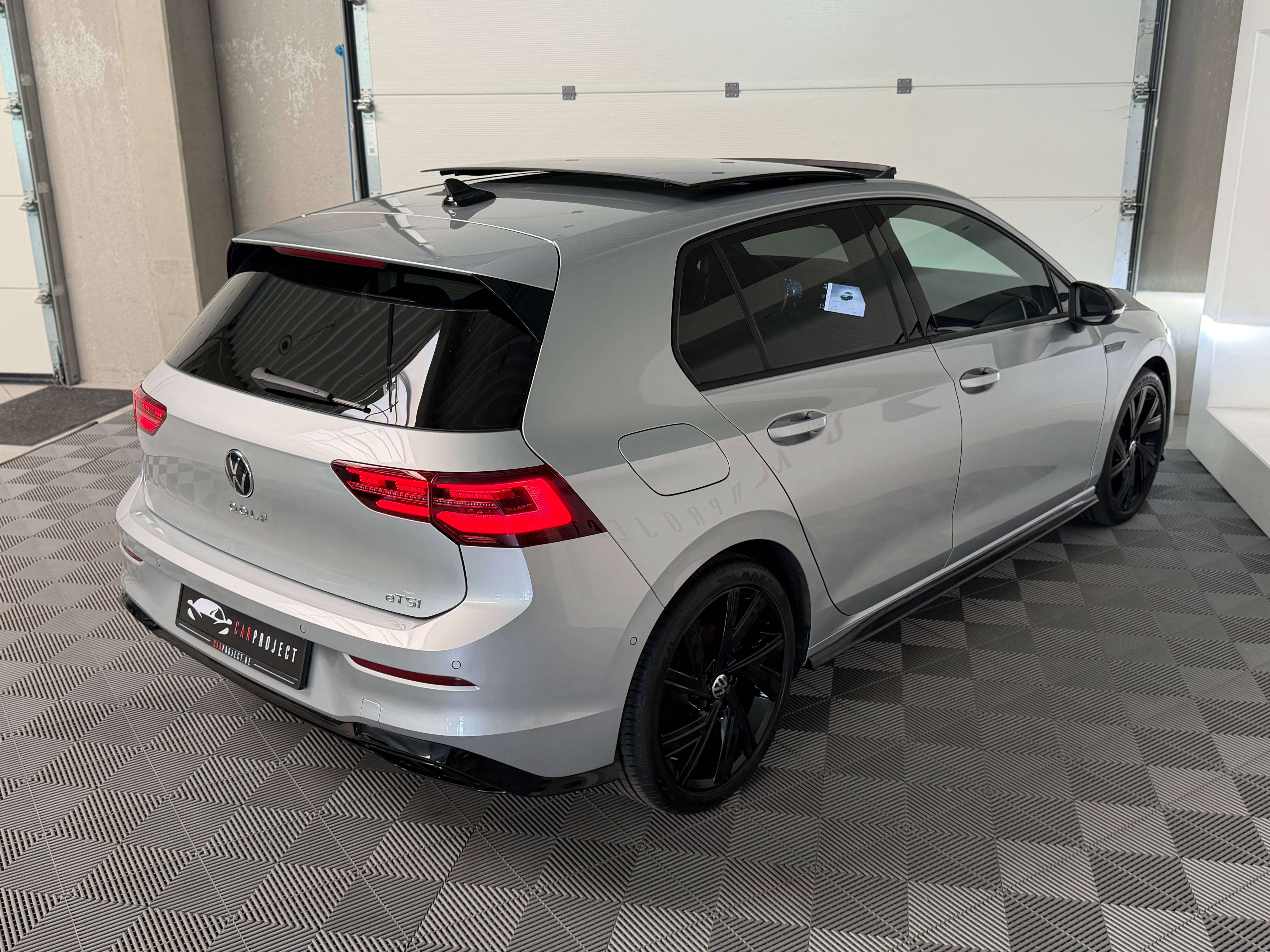 Volkswagen Golf 1.5 eTSI R-Line DSG, Toit Ouvrant, Car-Play, Camera de recul