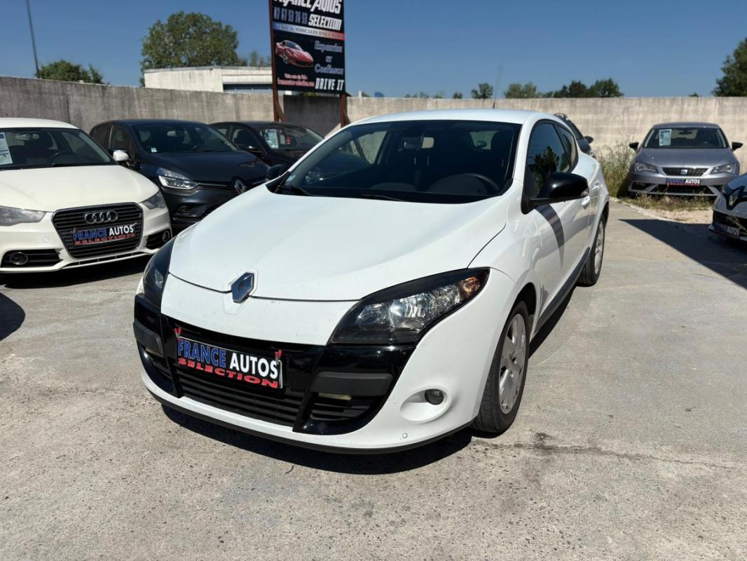Renault Megane III 1.5 DCI 110CH DIESEL | ENTIÈREMENT RÉVISÉE & GARANTIE 12 MOIS EN EUROPE