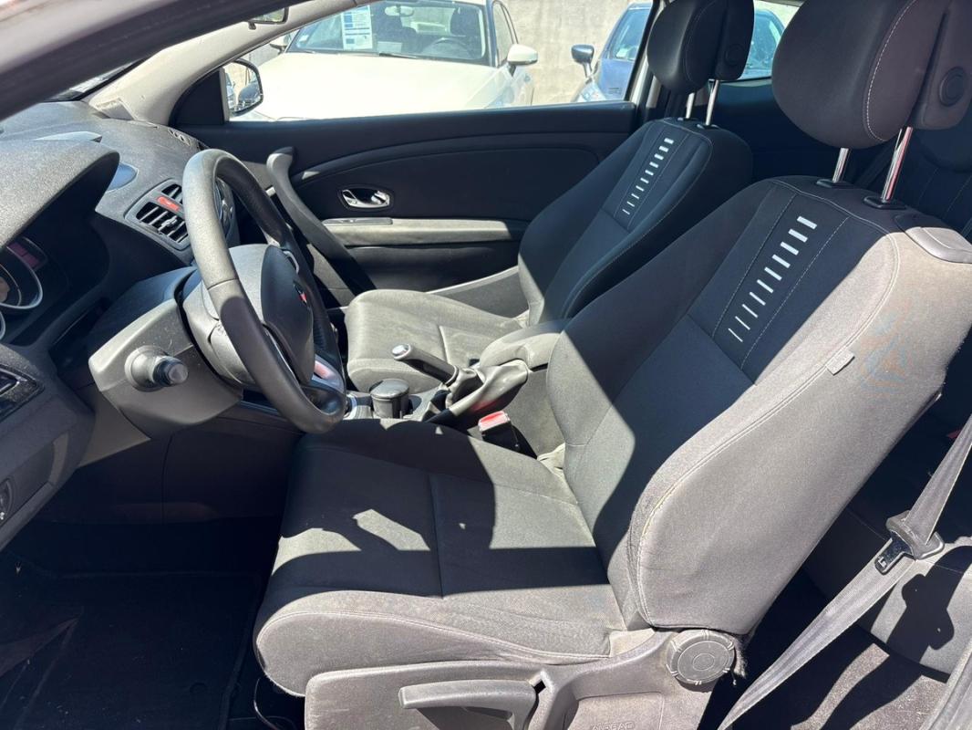 Renault Megane III 1.5 DCI 110CH DIESEL | ENTIÈREMENT RÉVISÉE & GARANTIE 12 MOIS EN EUROPE
