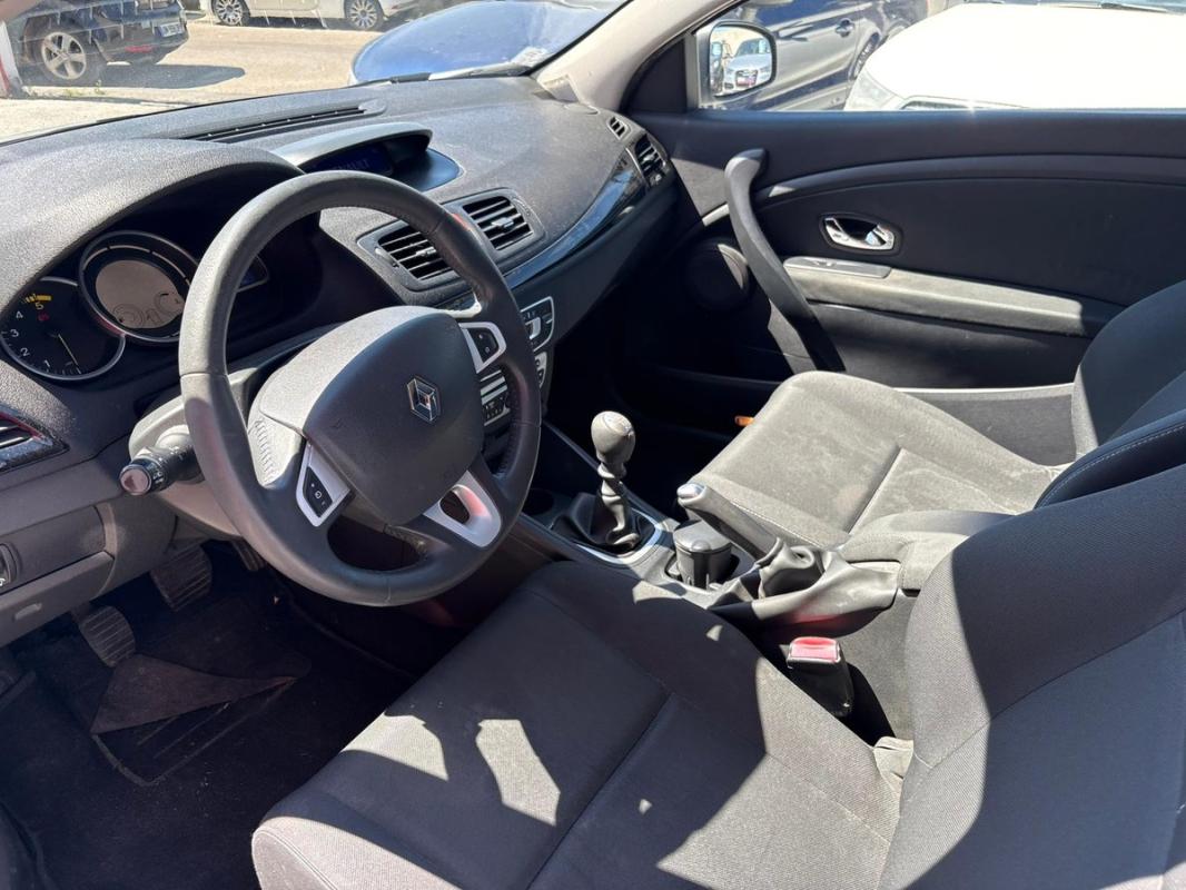 Renault Megane III 1.5 DCI 110CH DIESEL | ENTIÈREMENT RÉVISÉE & GARANTIE 12 MOIS EN EUROPE