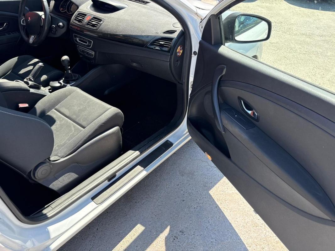 Renault Megane III 1.5 DCI 110CH DIESEL | ENTIÈREMENT RÉVISÉE & GARANTIE 12 MOIS EN EUROPE