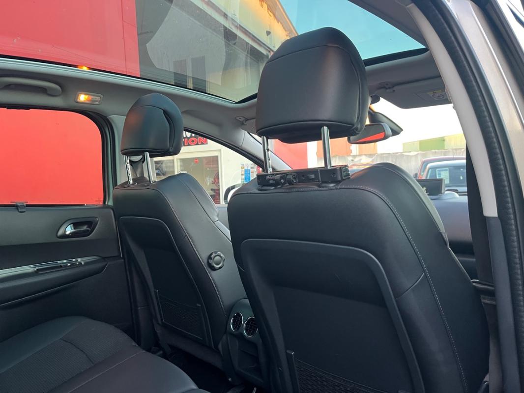 Peugeot 3008 1.6L HDI 121 CH - TOIT PANO ALLURE AVEC CAMÉRA | ENTIÈREMENT RÉVISÉE & GARANTIE 12 MOIS