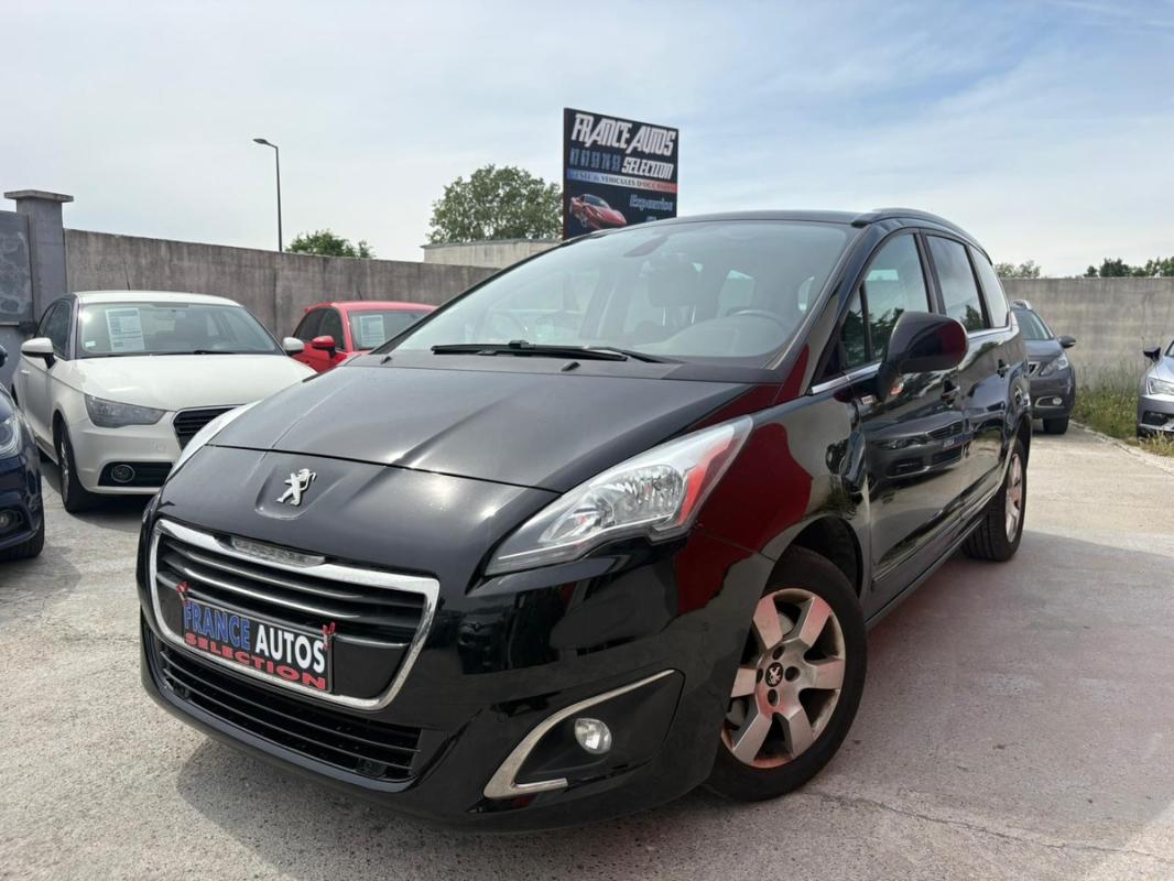 Peugeot 5008 1.6L HDI 120 CH BOITE AUTO 7 PLACES TOIT PANORAMIQUE - ENTIÈREMENT RÉVISÉE ET GARANTIE