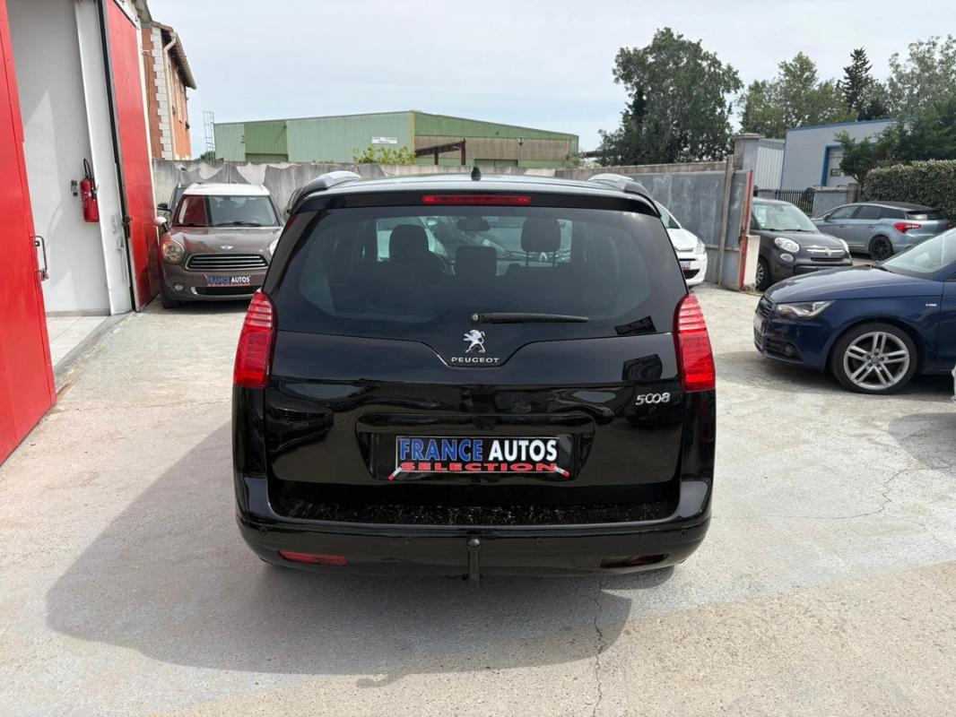 Peugeot 5008 1.6L HDI 120 CH BOITE AUTO 7 PLACES TOIT PANORAMIQUE - ENTIÈREMENT RÉVISÉE ET GARANTIE