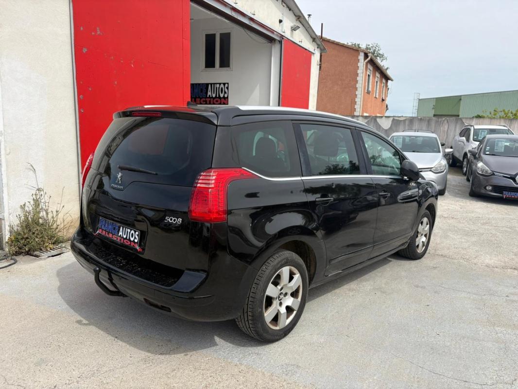 Peugeot 5008 1.6L HDI 120 CH BOITE AUTO 7 PLACES TOIT PANORAMIQUE - ENTIÈREMENT RÉVISÉE ET GARANTIE