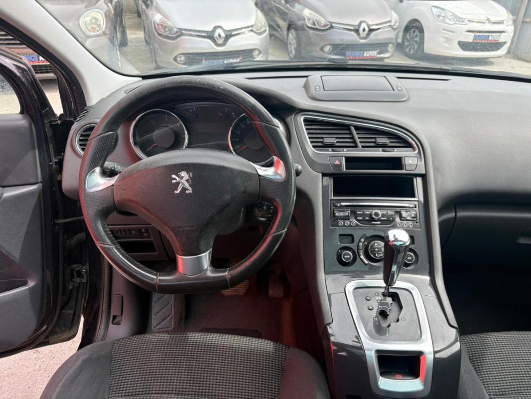 Peugeot 5008 1.6L HDI 120 CH BOITE AUTO 7 PLACES TOIT PANORAMIQUE - ENTIÈREMENT RÉVISÉE ET GARANTIE