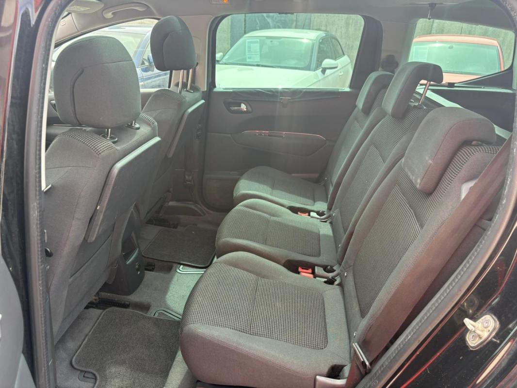 Peugeot 5008 1.6L HDI 120 CH BOITE AUTO 7 PLACES TOIT PANORAMIQUE - ENTIÈREMENT RÉVISÉE ET GARANTIE