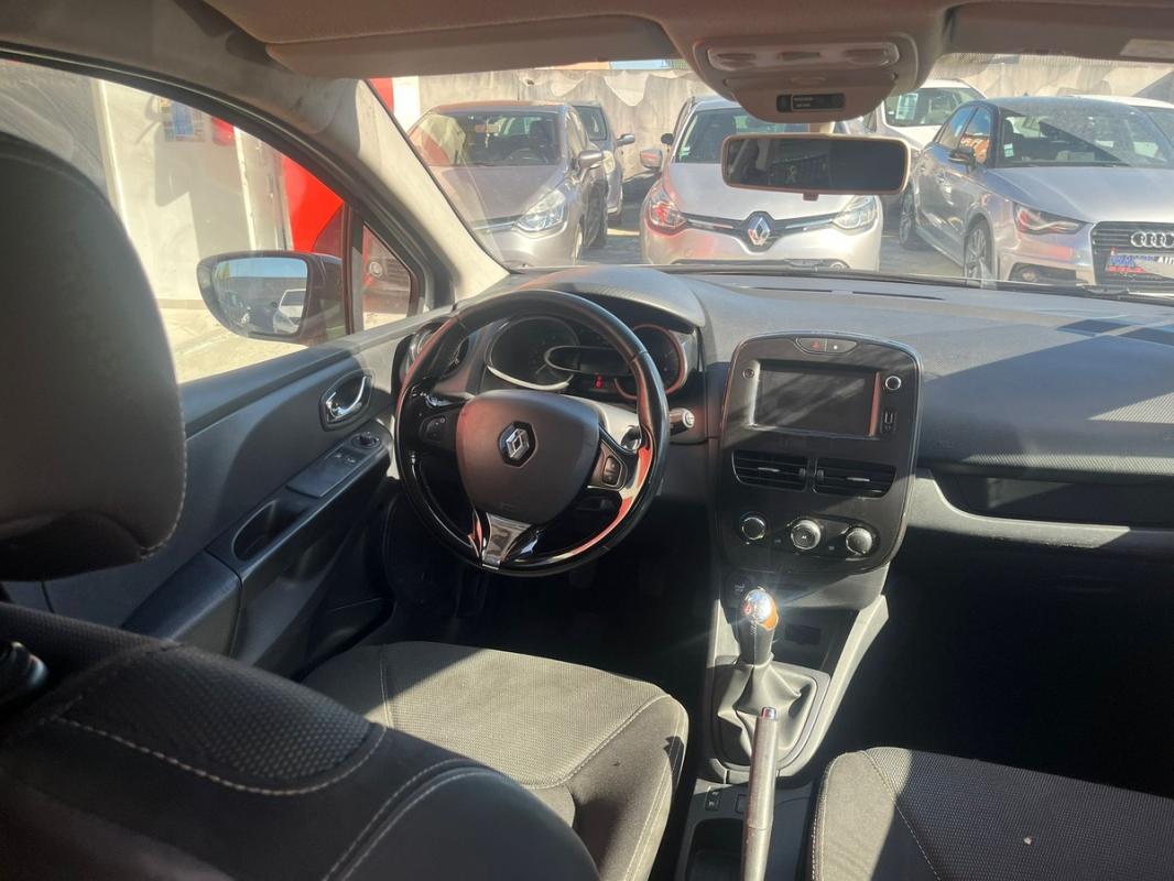 Renault Clio IV 1.5L DCI AVEC RADARS DE RECUL - ENTIÈREMENT RÉVISÉE ET GARANTIE PENDANT 12 MOIS