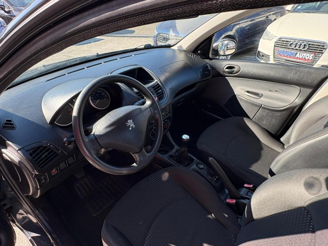 Peugeot 206+ 1.4i 73 CH ESSENCE DE 2011 - ENTIÈREMENT RÉVISÉE ET GARANTIE 12 MOIS