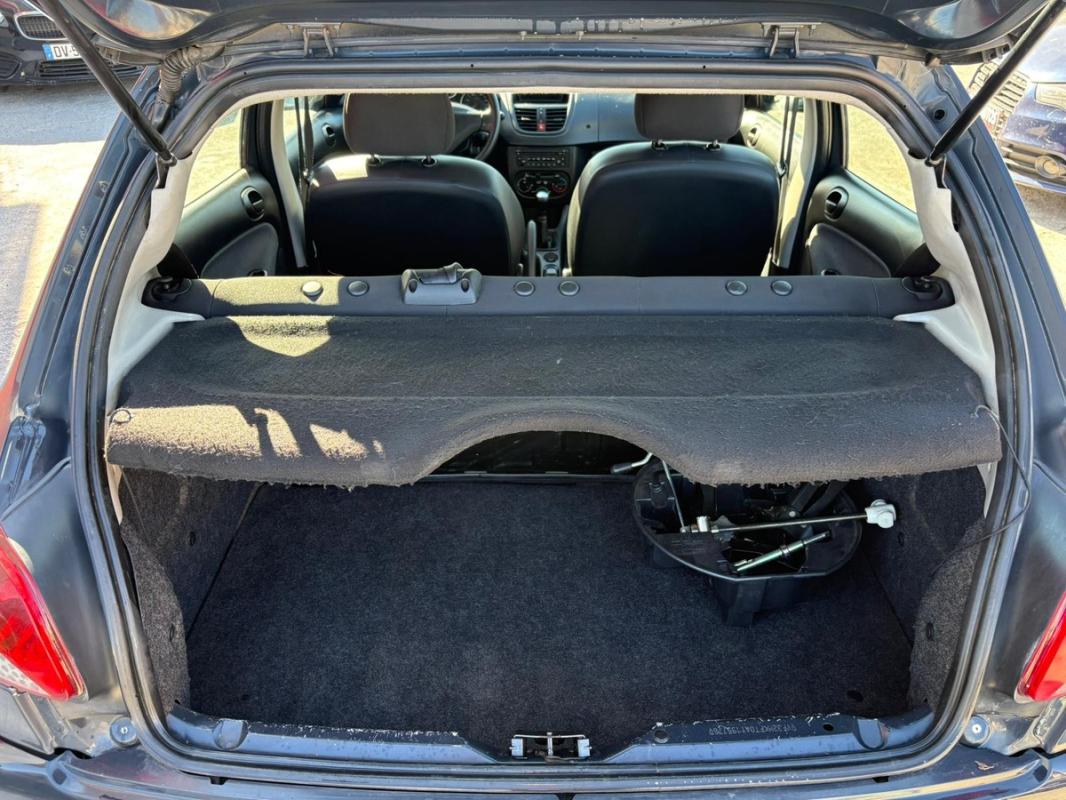 Peugeot 206+ 1.4i 73 CH ESSENCE DE 2011 - ENTIÈREMENT RÉVISÉE ET GARANTIE 12 MOIS