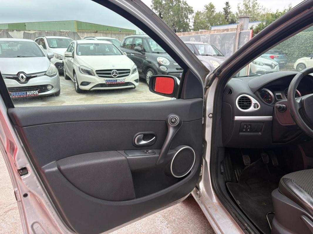Renault Clio III 1.5L DCI 68 CH IDEAL POUR JEUNE PERMIS | ENTIÈREMENT RÉVISÉE ET GARANTIE 12 MOIS