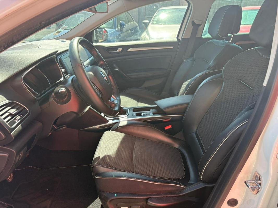 Renault Megane IV BOSE 1.2L TCE 132CH MAGNIFIQUE - ENTIÈREMENT RÉVISÉE ET GARANTIE 12 MOIS EN EUROPE