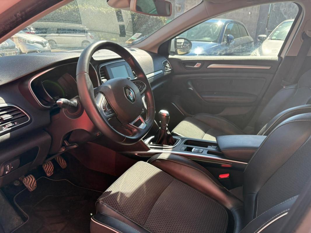 Renault Megane IV BOSE 1.2L TCE 132CH MAGNIFIQUE - ENTIÈREMENT RÉVISÉE ET GARANTIE 12 MOIS EN EUROPE