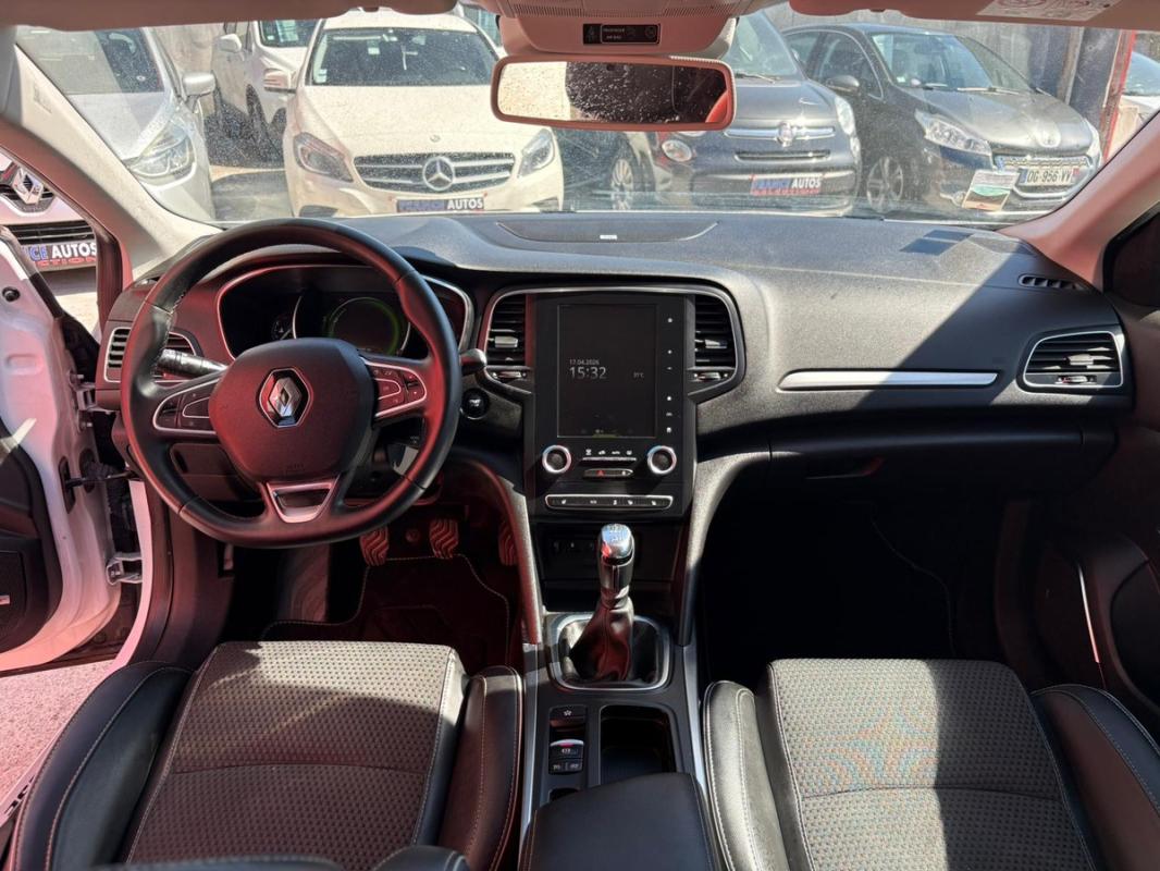 Renault Megane IV BOSE 1.2L TCE 132CH MAGNIFIQUE - ENTIÈREMENT RÉVISÉE ET GARANTIE 12 MOIS EN EUROPE