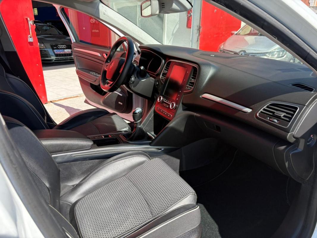Renault Megane IV BOSE 1.2L TCE 132CH MAGNIFIQUE - ENTIÈREMENT RÉVISÉE ET GARANTIE 12 MOIS EN EUROPE