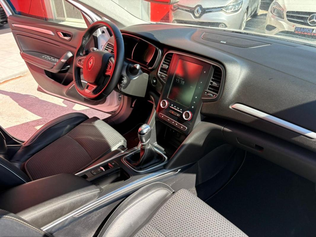 Renault Megane IV BOSE 1.2L TCE 132CH MAGNIFIQUE - ENTIÈREMENT RÉVISÉE ET GARANTIE 12 MOIS EN EUROPE