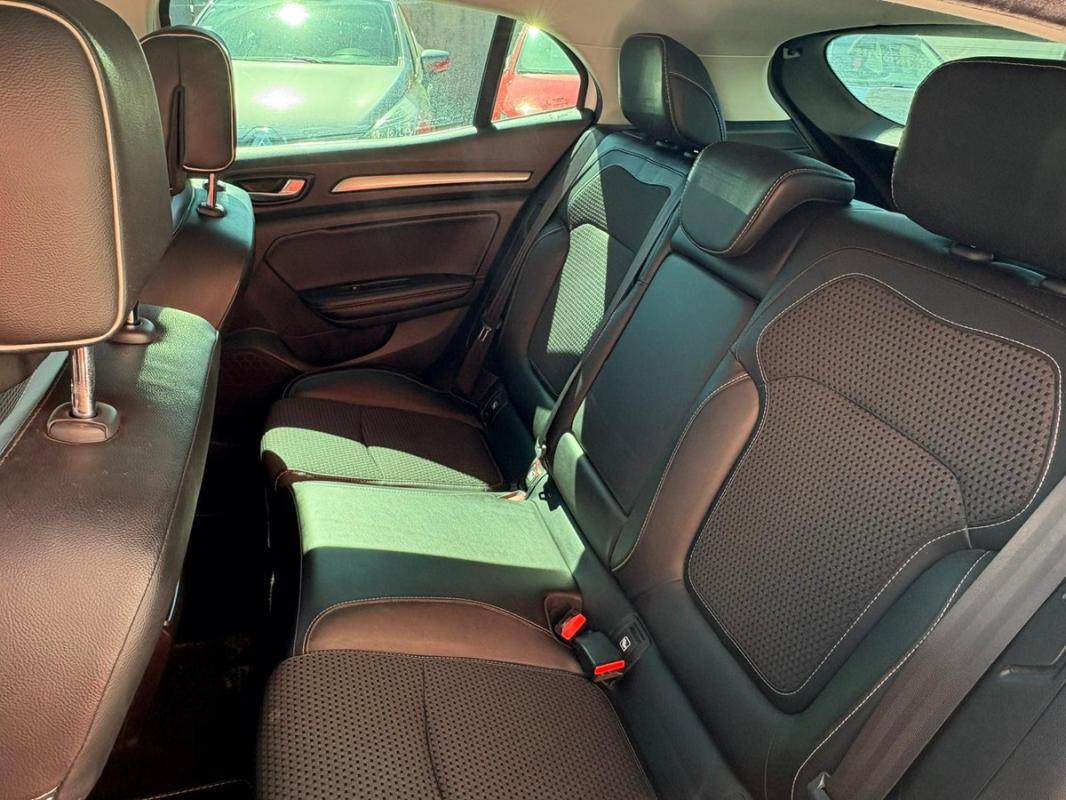 Renault Megane IV BOSE 1.2L TCE 132CH MAGNIFIQUE - ENTIÈREMENT RÉVISÉE ET GARANTIE 12 MOIS EN EUROPE