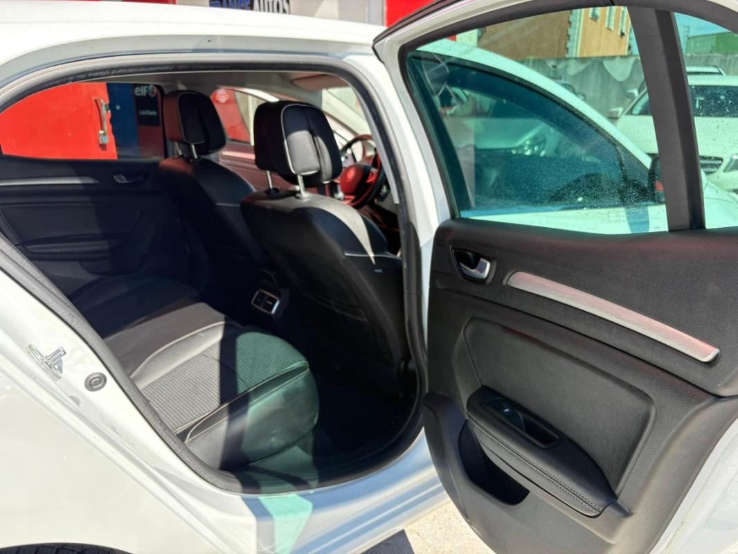 Renault Megane IV BOSE 1.2L TCE 132CH MAGNIFIQUE - ENTIÈREMENT RÉVISÉE ET GARANTIE 12 MOIS EN EUROPE