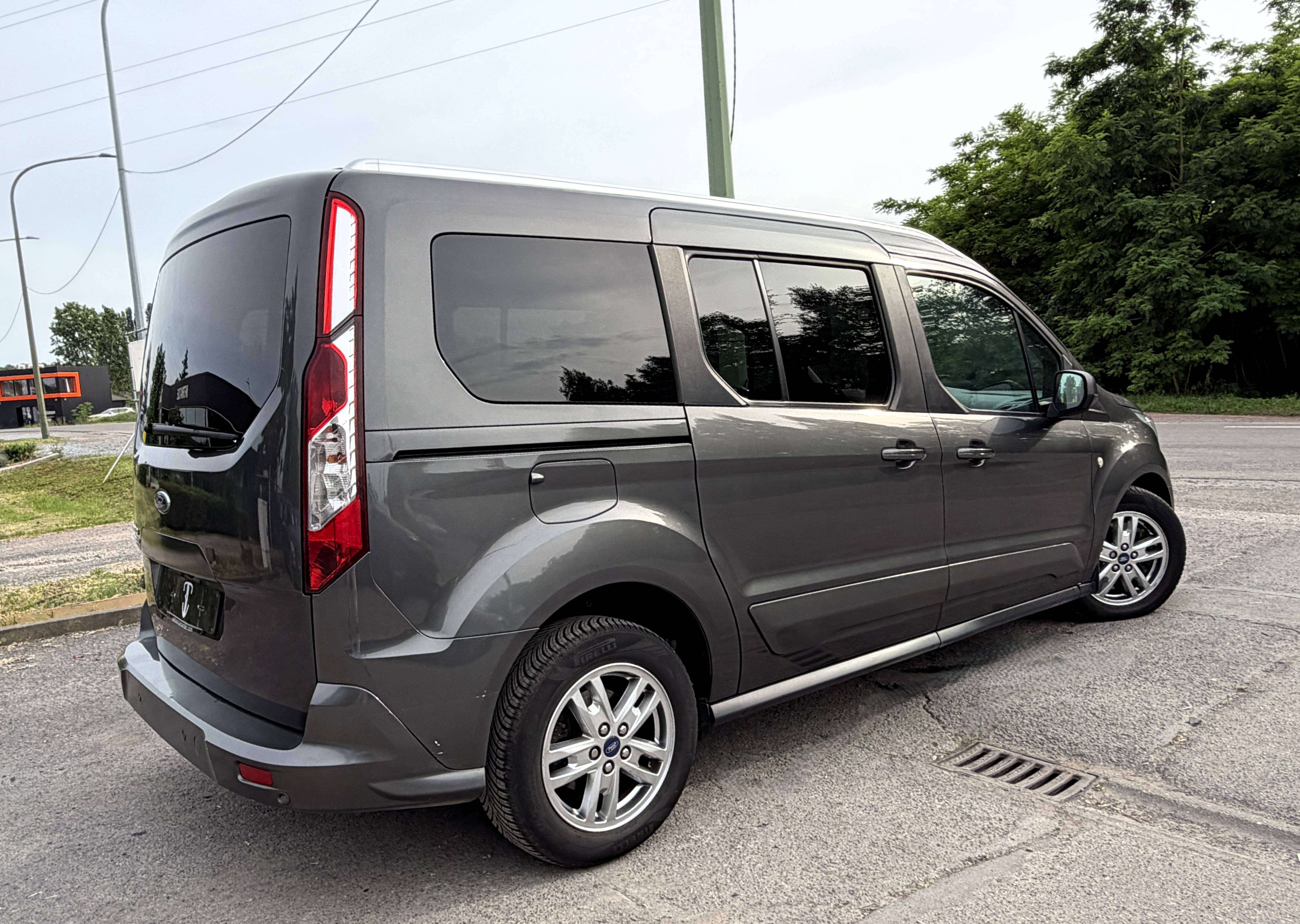 Ford Tourneo Connect 1.5 TDCi Titanium LWB 7 Places PANO/NAVI/CAMERA/HISTORIQUE/2 Portes Latérales