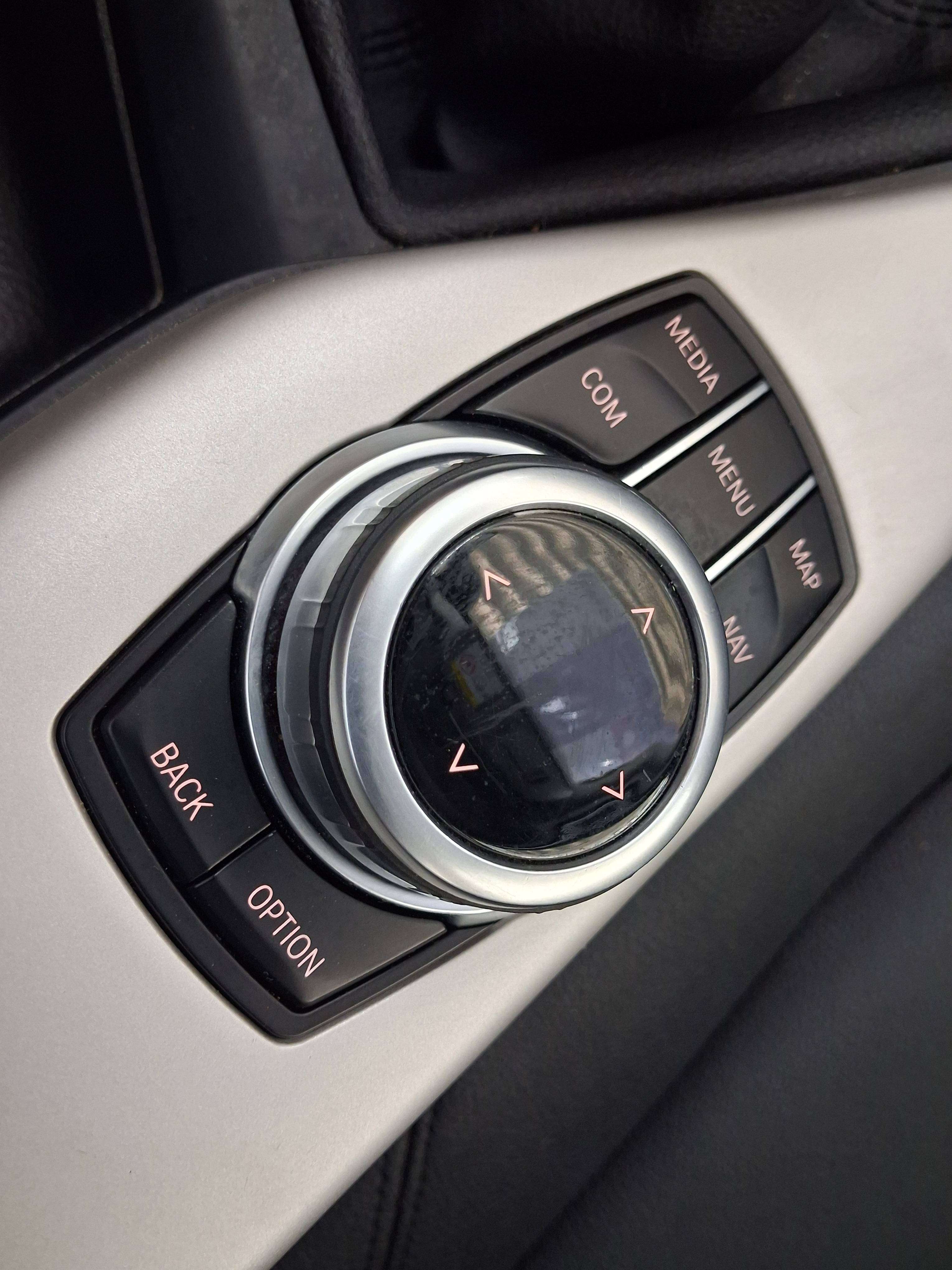 BMW 116 116i / INT CUIR / CLIM / NAVI / BLUETOOTH / GARANTIE