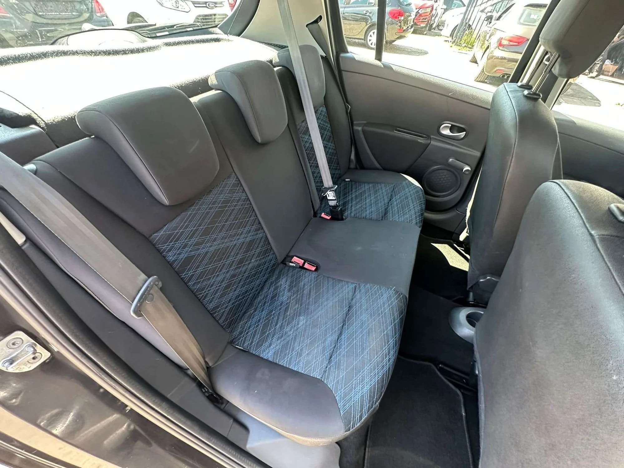 Renault Clio 1.2i / RADIO / CLIM / 5 PORTES / PROPRE
