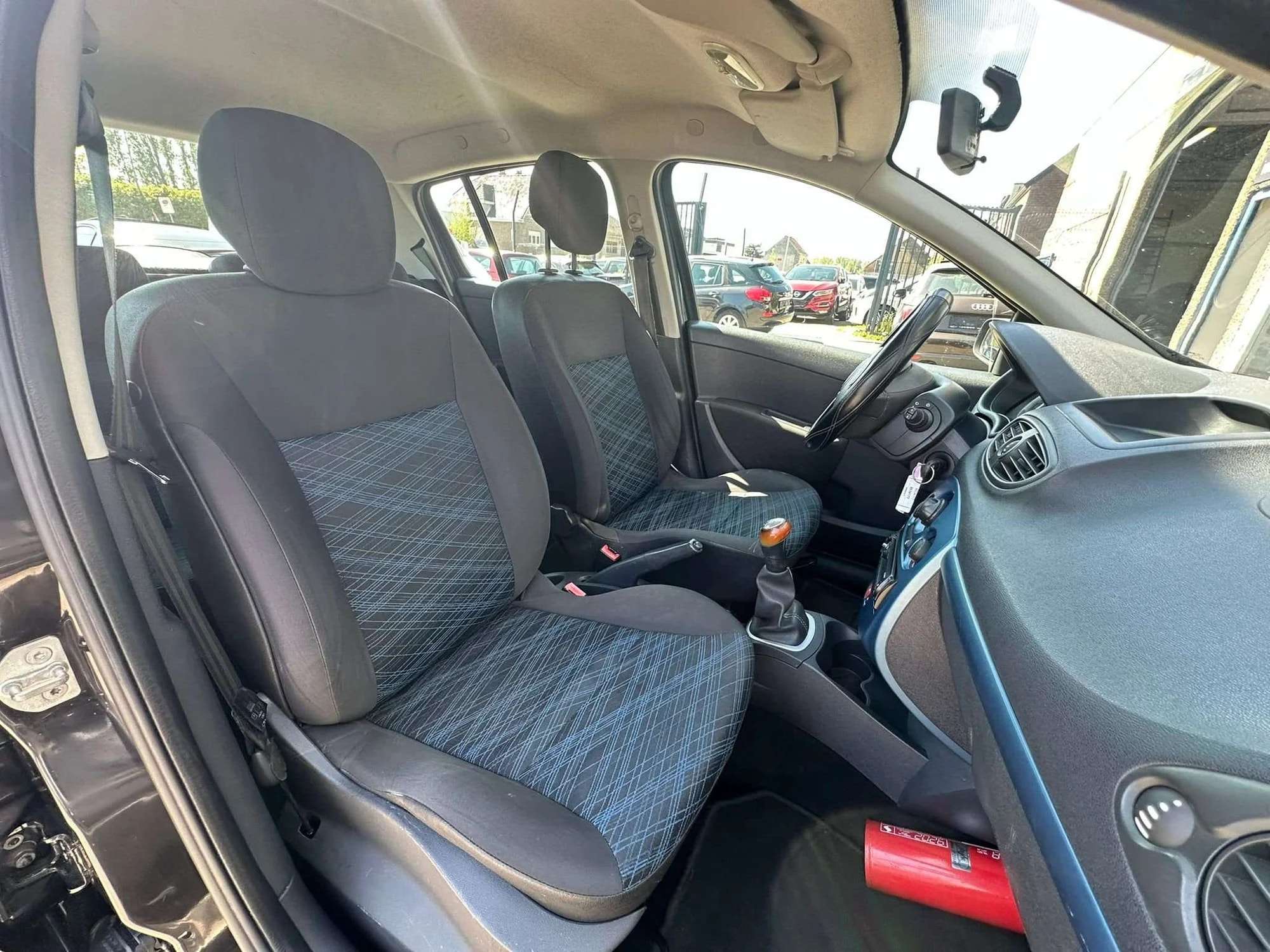 Renault Clio 1.2i / RADIO / CLIM / 5 PORTES / PROPRE
