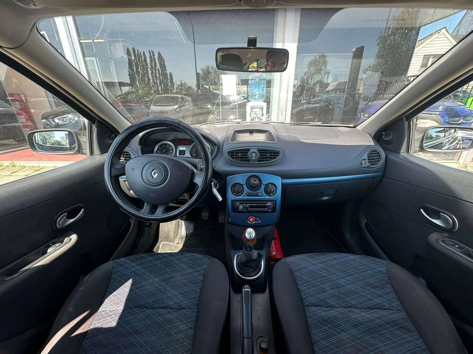 Renault Clio 1.2i / RADIO / CLIM / 5 PORTES / PROPRE