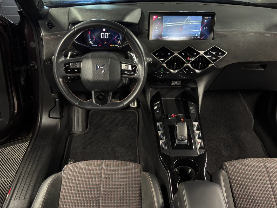 Ds 3 CROSSBACK PERFORMANCE LINE 1.2 TURBO 130 Cv BOITE AUTO EAT8 VIRTUAL COCKPIT - GARANTIE 1 AN