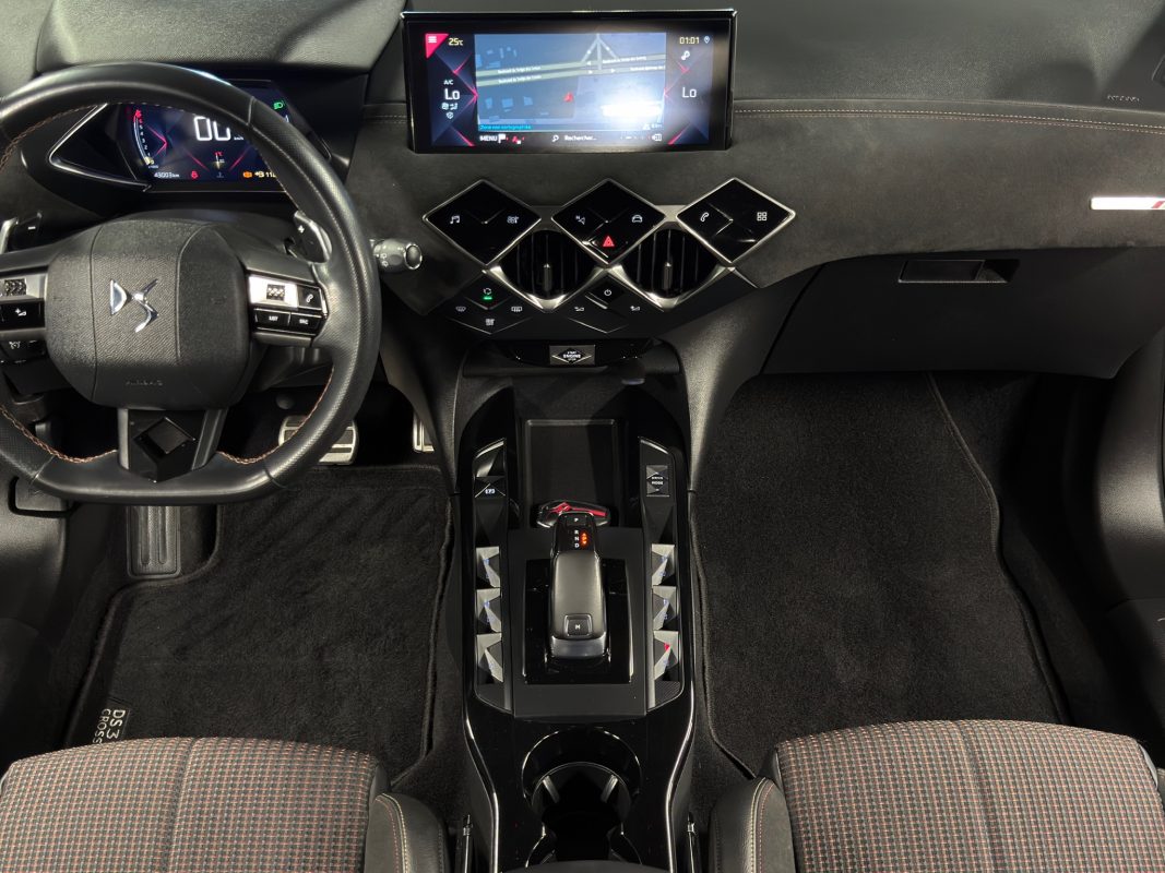 Ds 3 CROSSBACK PERFORMANCE LINE 1.2 TURBO 130 Cv BOITE AUTO EAT8 VIRTUAL COCKPIT - GARANTIE 1 AN