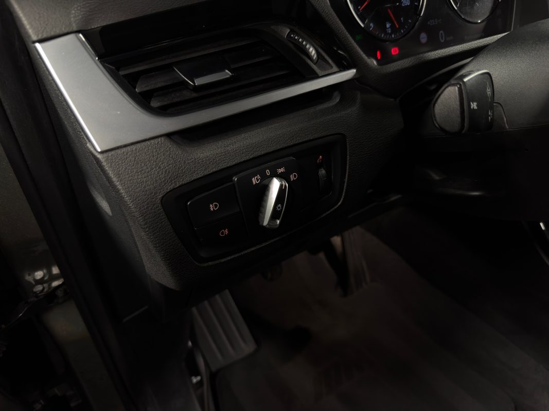 Bmw X1 F48 18i SDRIVE 1.5 140 Cv KEYLESS LEDS ECRAN GPS HAYON ELECTRIQUE CRIT AIR 1 - GARANTIE AN