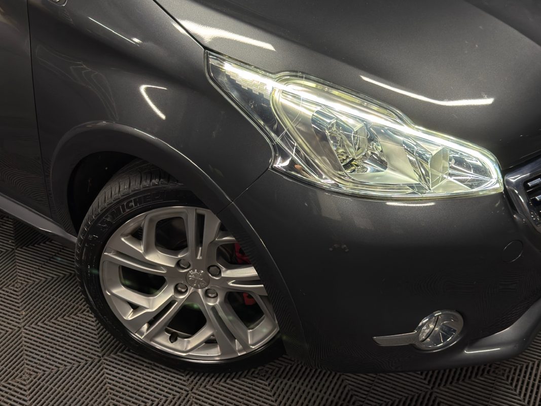 Peugeot 208 GTI 1.6 TURBO 200 Cv TOIT PANORAMIQUE / ORIGINE FRANCE ECRAN GPS - GARANTIE 1 AN