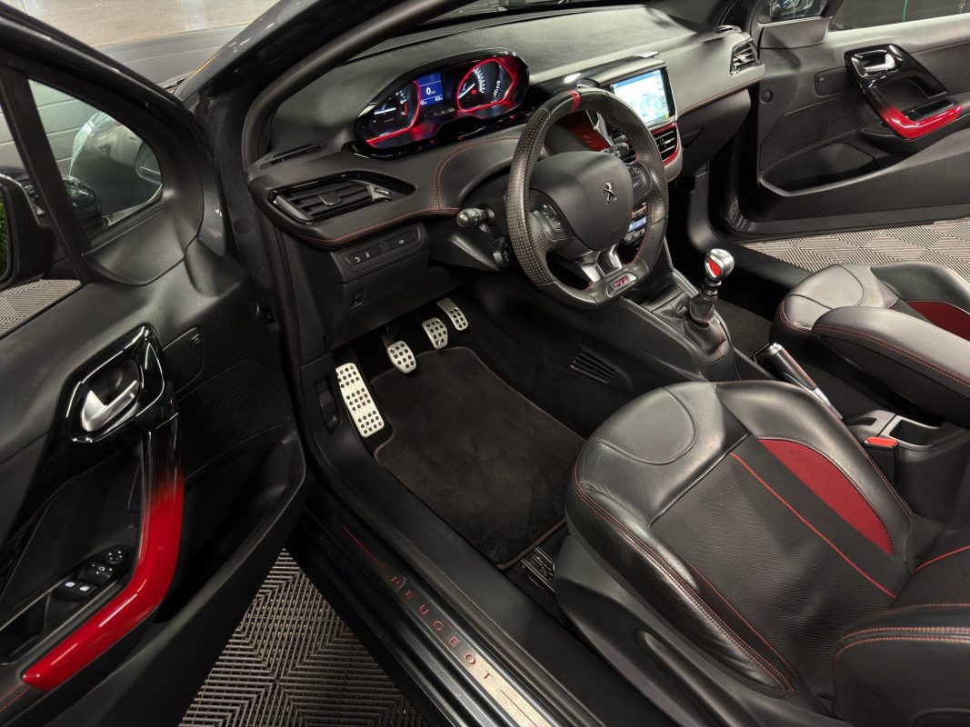 Peugeot 208 GTI 1.6 TURBO 200 Cv TOIT PANORAMIQUE / ORIGINE FRANCE ECRAN GPS - GARANTIE 1 AN