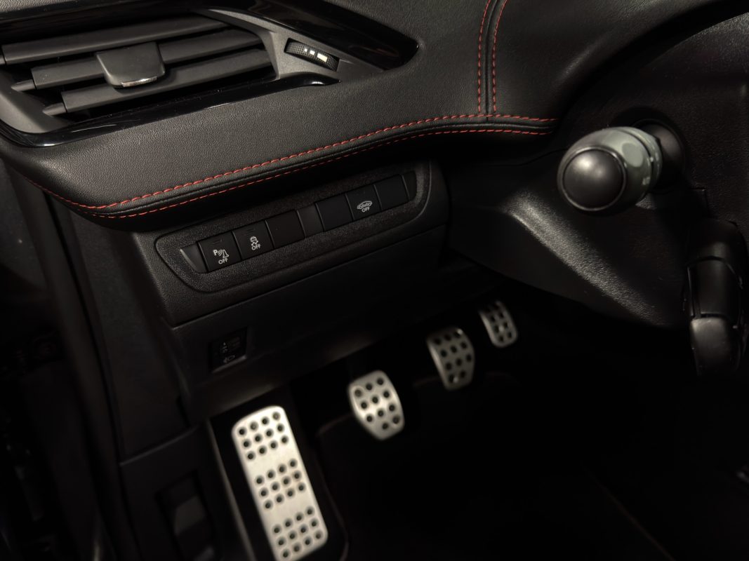 Peugeot 208 GTI 1.6 TURBO 200 Cv TOIT PANORAMIQUE / ORIGINE FRANCE ECRAN GPS - GARANTIE 1 AN