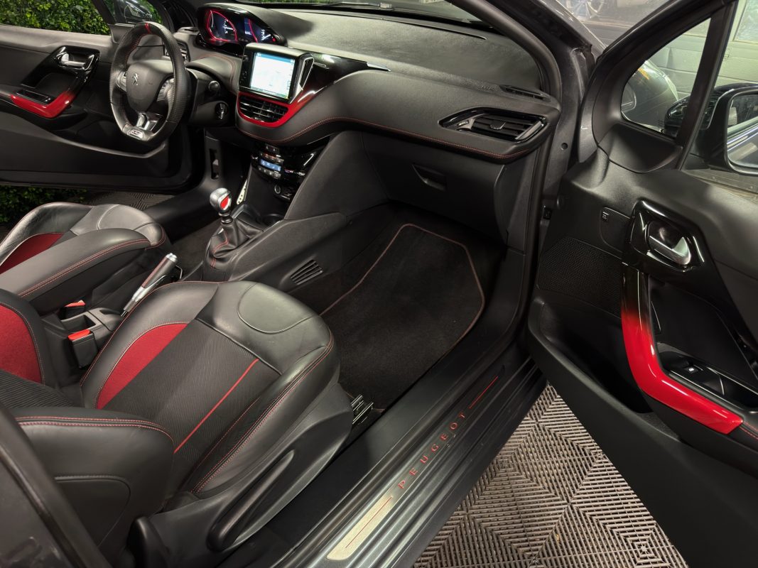 Peugeot 208 GTI 1.6 TURBO 200 Cv TOIT PANORAMIQUE / ORIGINE FRANCE ECRAN GPS - GARANTIE 1 AN
