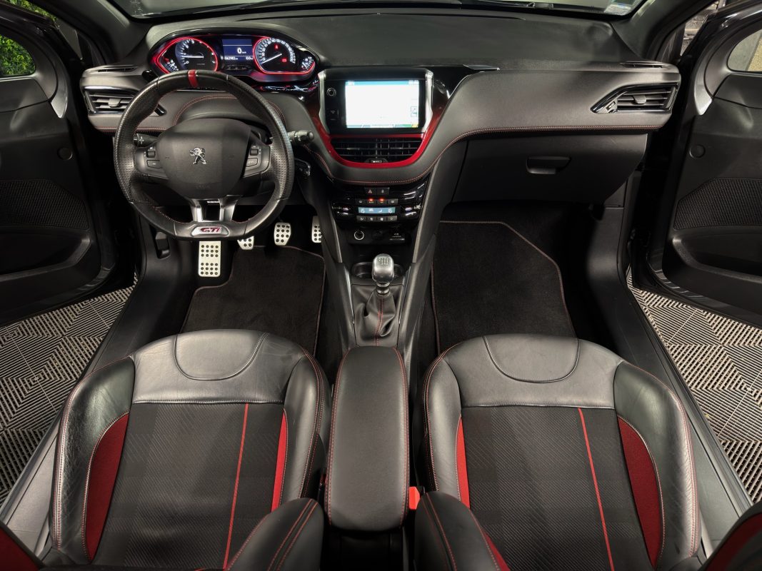 Peugeot 208 GTI 1.6 TURBO 200 Cv TOIT PANORAMIQUE / ORIGINE FRANCE ECRAN GPS - GARANTIE 1 AN