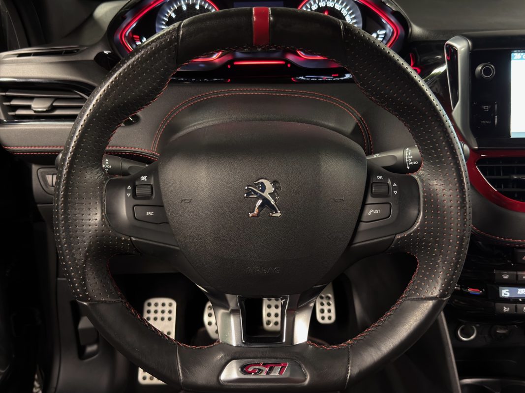 Peugeot 208 GTI 1.6 TURBO 200 Cv TOIT PANORAMIQUE / ORIGINE FRANCE ECRAN GPS - GARANTIE 1 AN