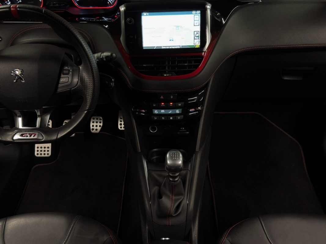 Peugeot 208 GTI 1.6 TURBO 200 Cv TOIT PANORAMIQUE / ORIGINE FRANCE ECRAN GPS - GARANTIE 1 AN