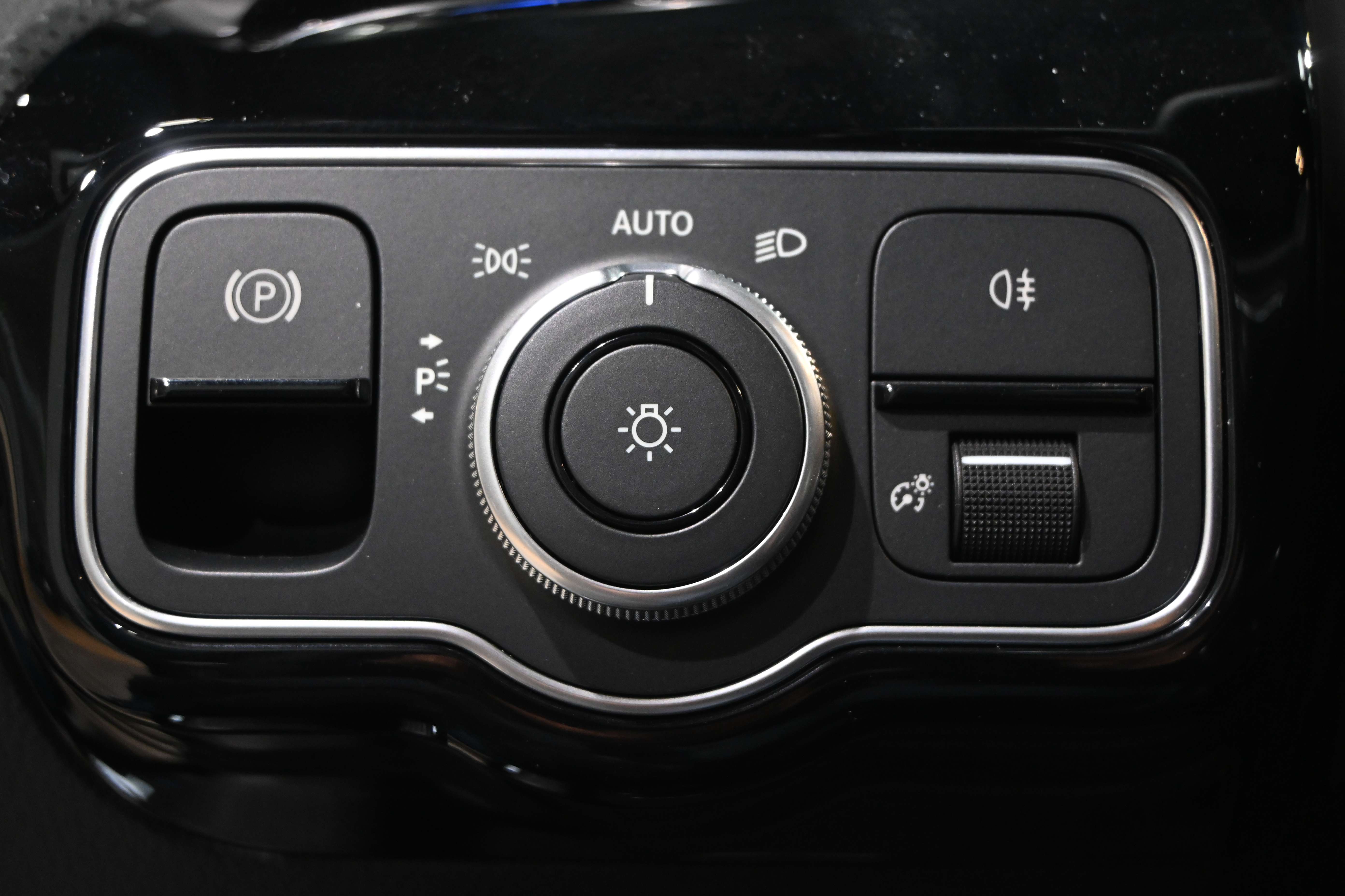 Mercedes-Benz A 35 AMG 4Matic **LED/LEDER/ALCANTARA/CC/DAB/NAV/CAM**
