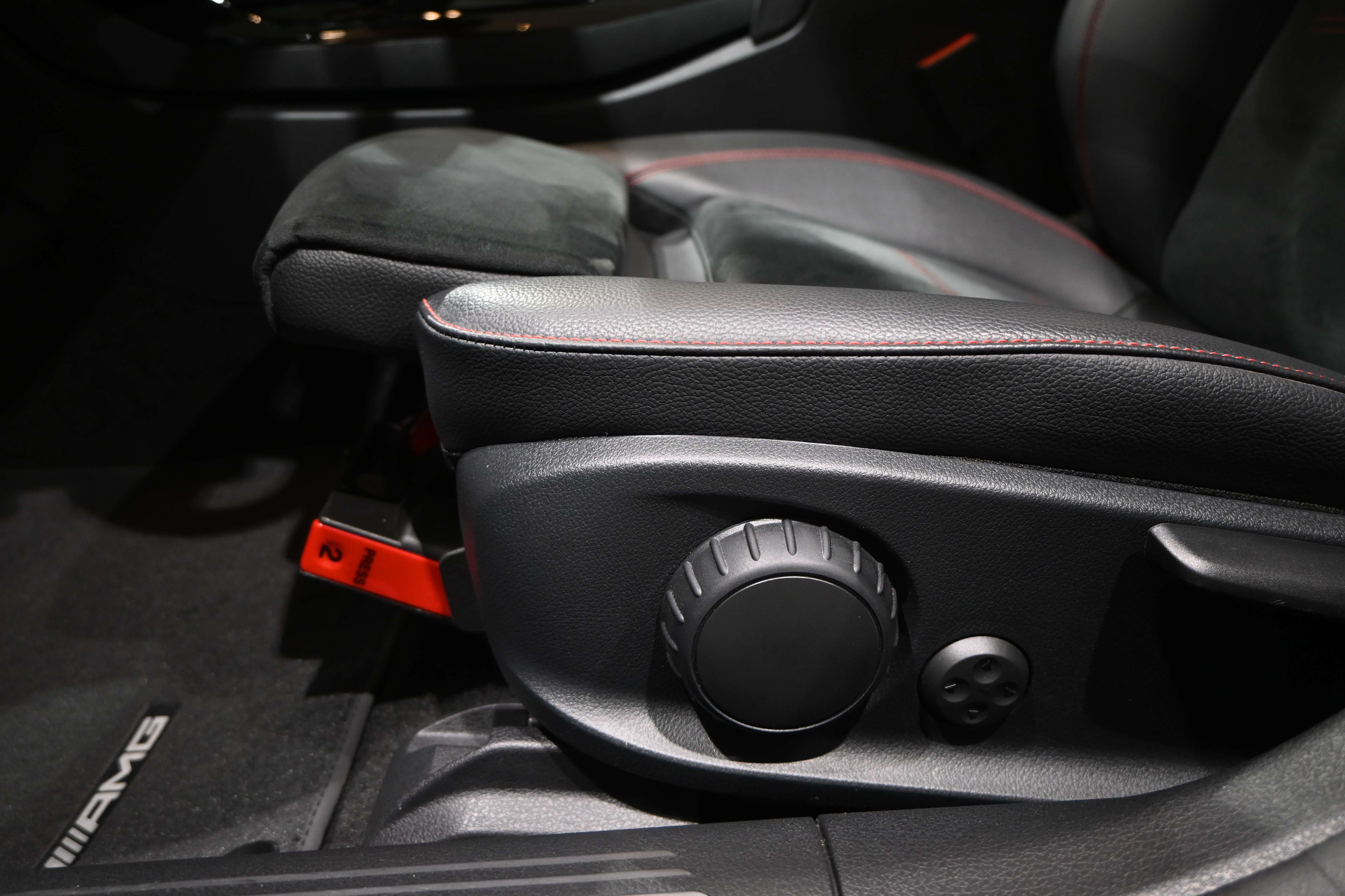 Mercedes-Benz A 35 AMG 4Matic **LED/LEDER/ALCANTARA/CC/DAB/NAV/CAM**