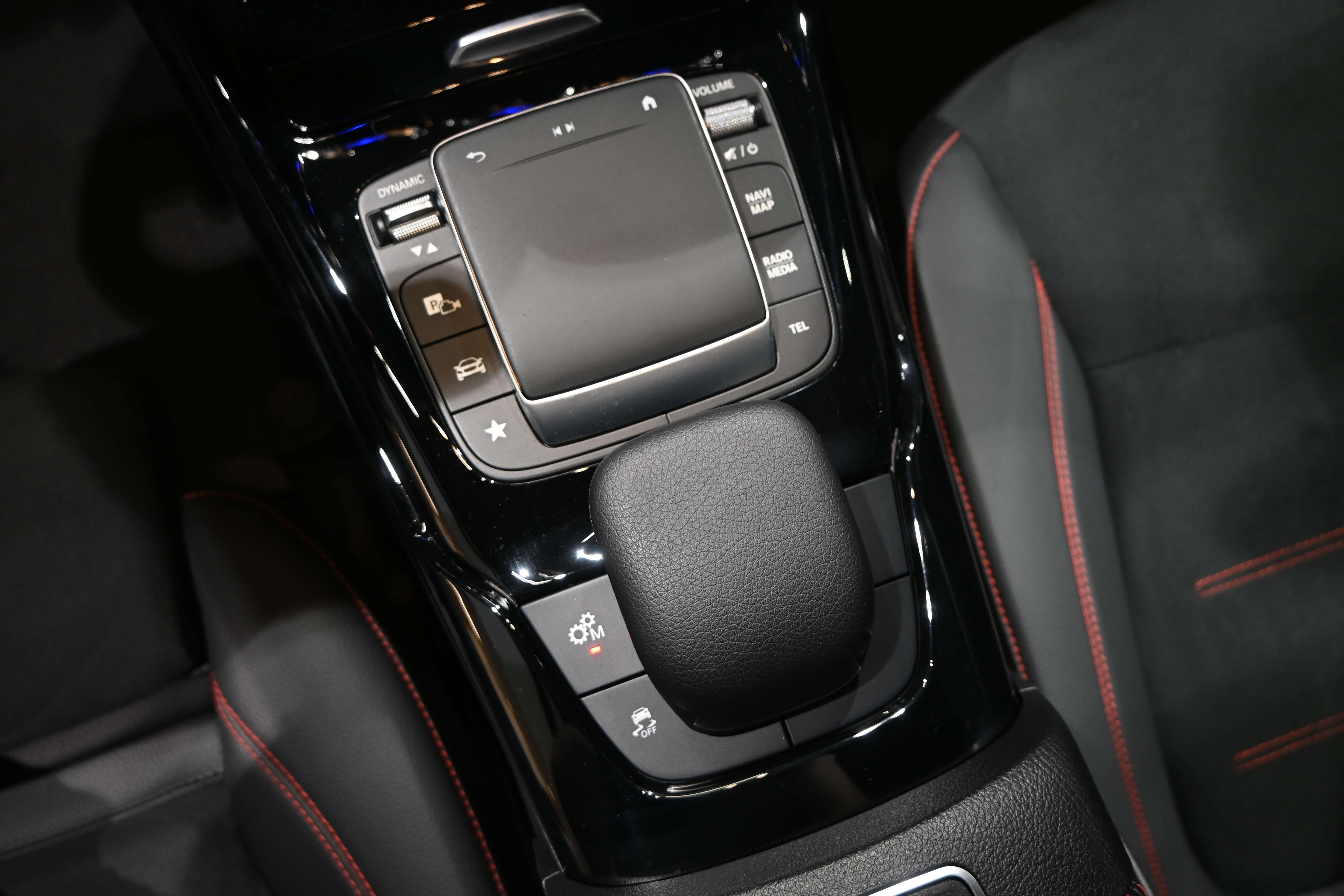 Mercedes-Benz A 35 AMG 4Matic **LED/LEDER/ALCANTARA/CC/DAB/NAV/CAM**