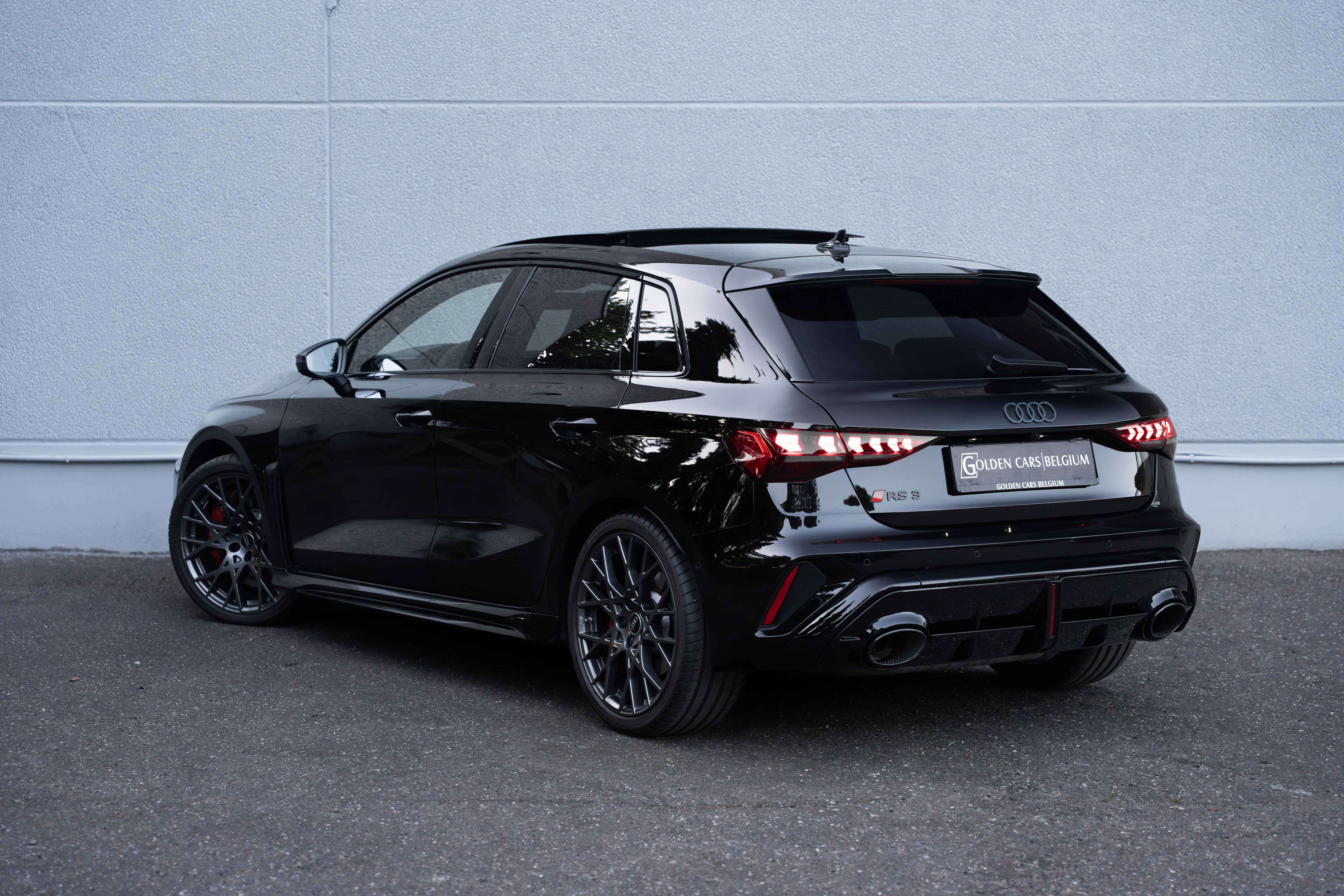 Audi RS3 Sportback 2.5 TFSI MATRIX/PANO/BUCKETSEATS/19"/SONOS/ACC/360°