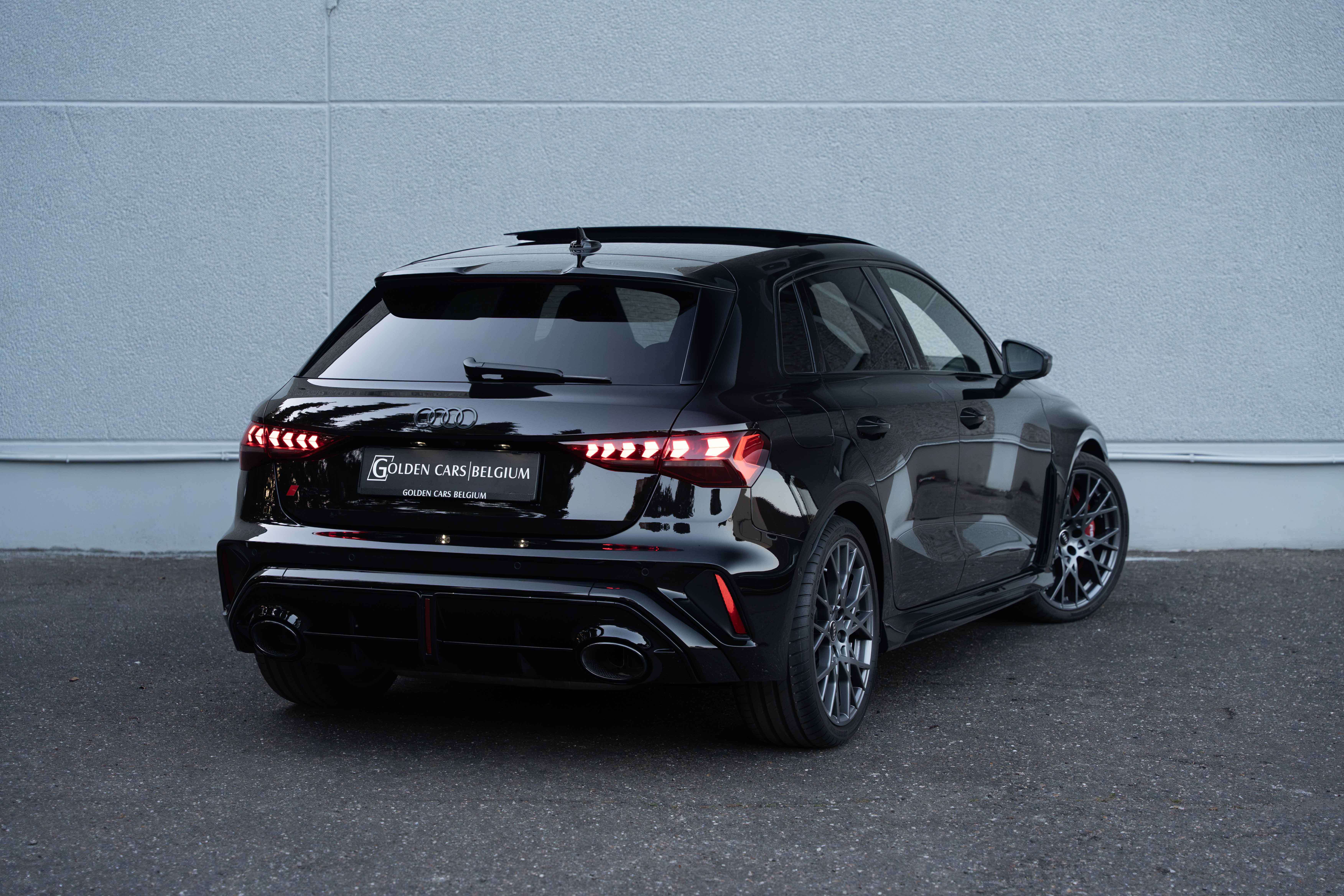 Audi RS3 Sportback 2.5 TFSI MATRIX/PANO/BUCKETSEATS/19"/SONOS/ACC/360°