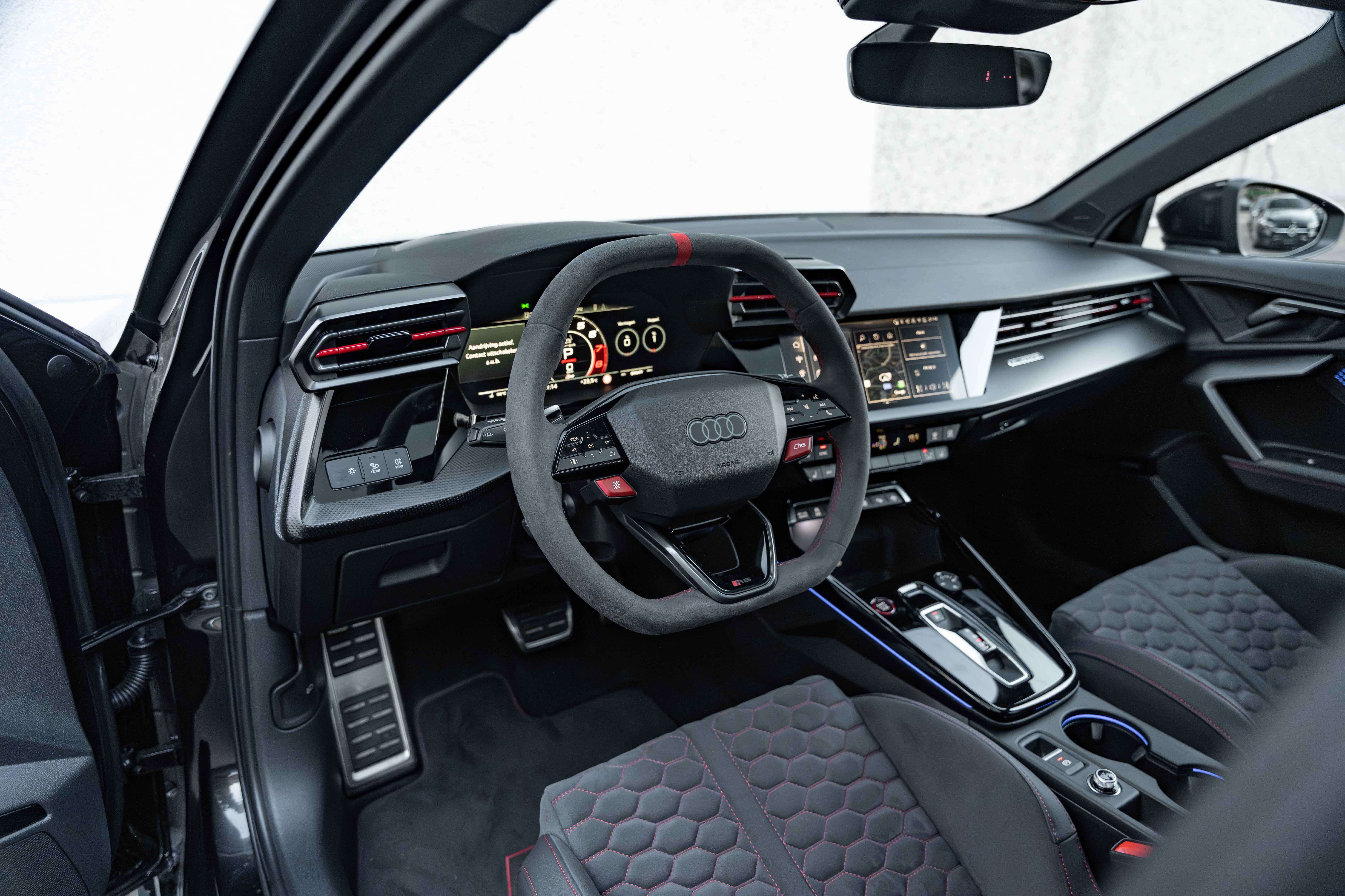 Audi RS3 Sportback 2.5 TFSI MATRIX/PANO/BUCKETSEATS/19"/SONOS/ACC/360°
