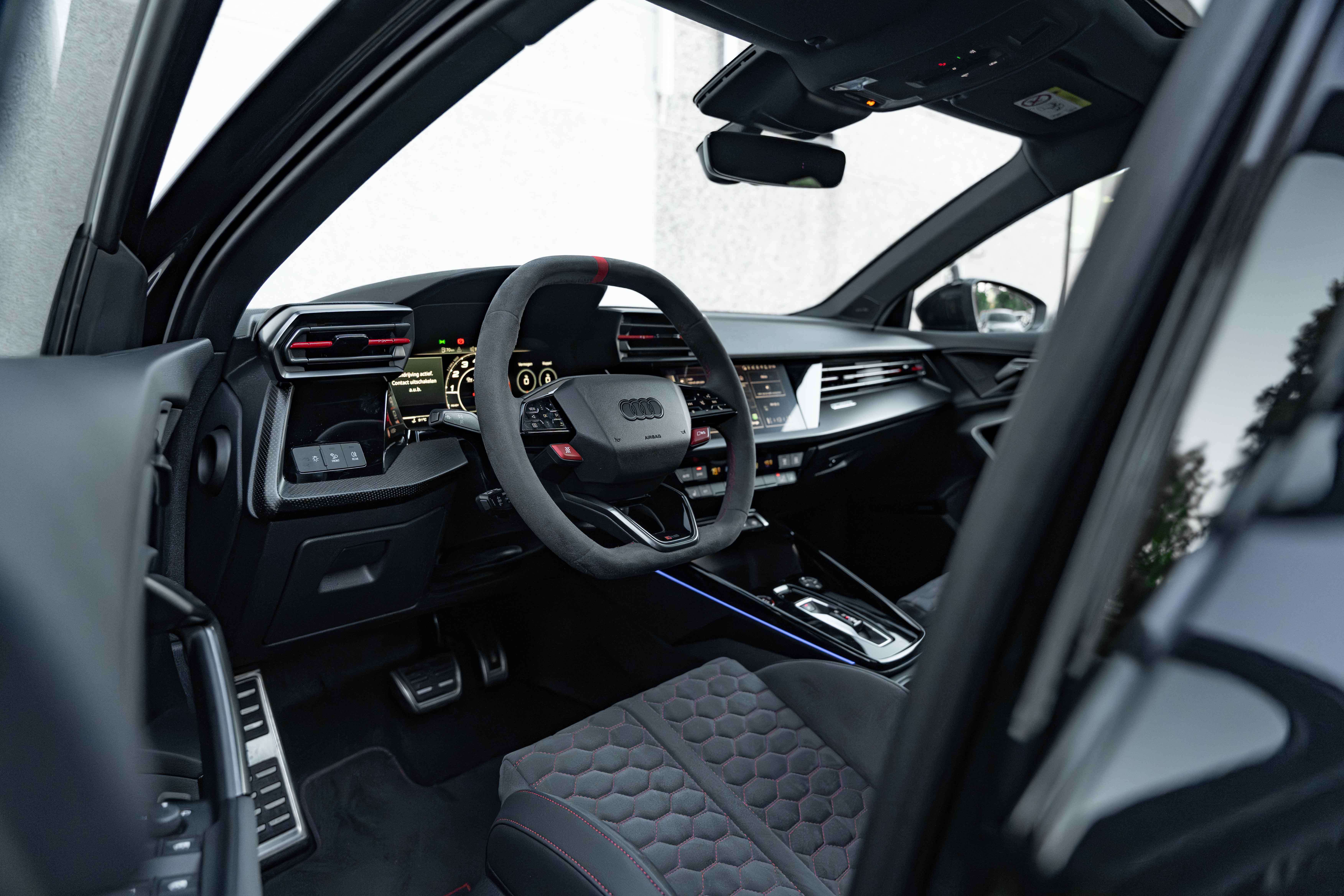 Audi RS3 Sportback 2.5 TFSI MATRIX/PANO/BUCKETSEATS/19"/SONOS/ACC/360°