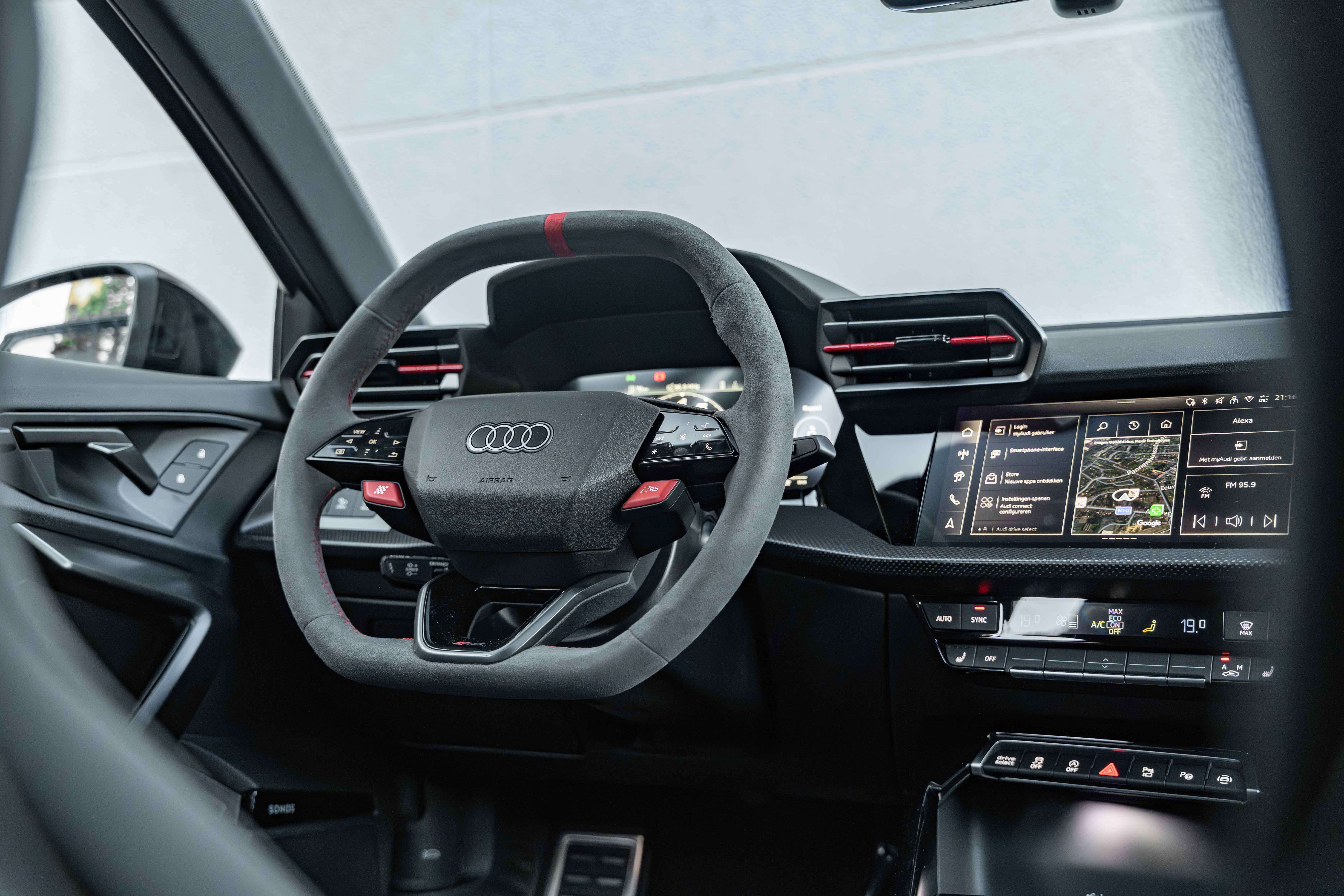Audi RS3 Sportback 2.5 TFSI MATRIX/PANO/BUCKETSEATS/19"/SONOS/ACC/360°